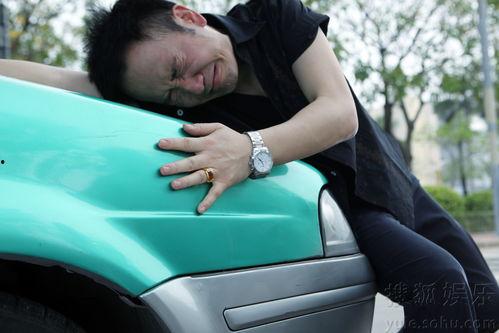 娱乐吃瓜小花碰瓷,小花碰瓷事件背后的真相揭秘